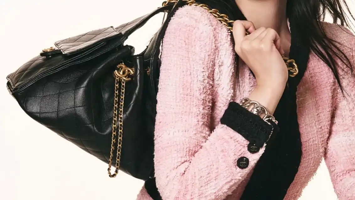 Chanel 25: Tas “It Girl” yang Jadi Rebutan di Seluruh Dunia