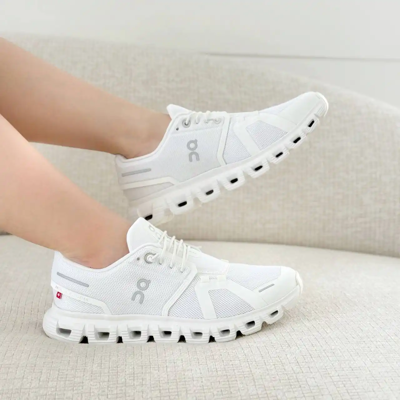 On Running Cloud 6 White - photo 2