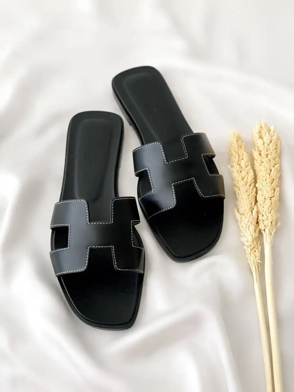 Hermes Hermes Oran Sandal All Black
