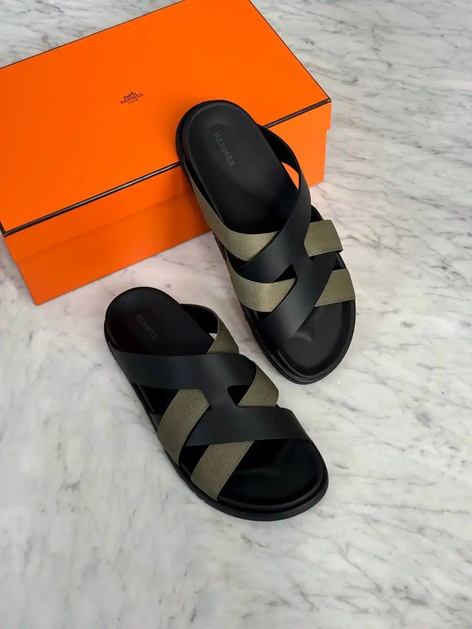 Hermes Kazimir Sandal Noir Black / Black / Vert Toundra - photo 1