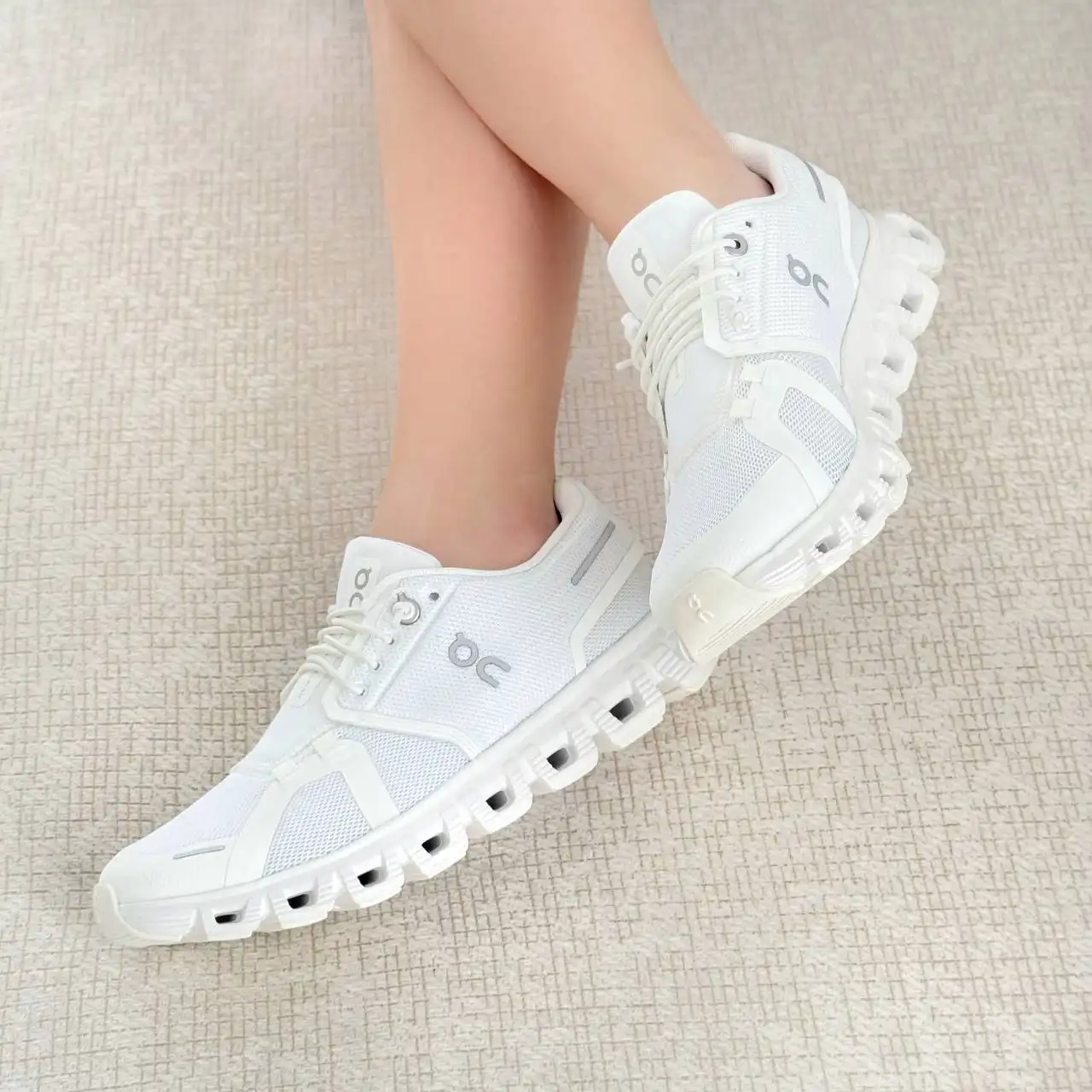 On Running Cloud 6 White - photo 3