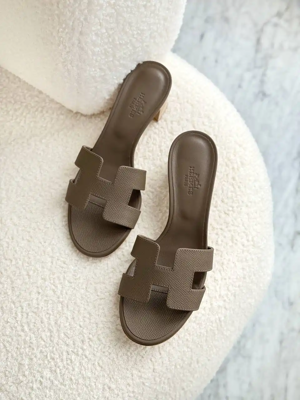Hermes Oasis Sandal Epsom Etoupe - null