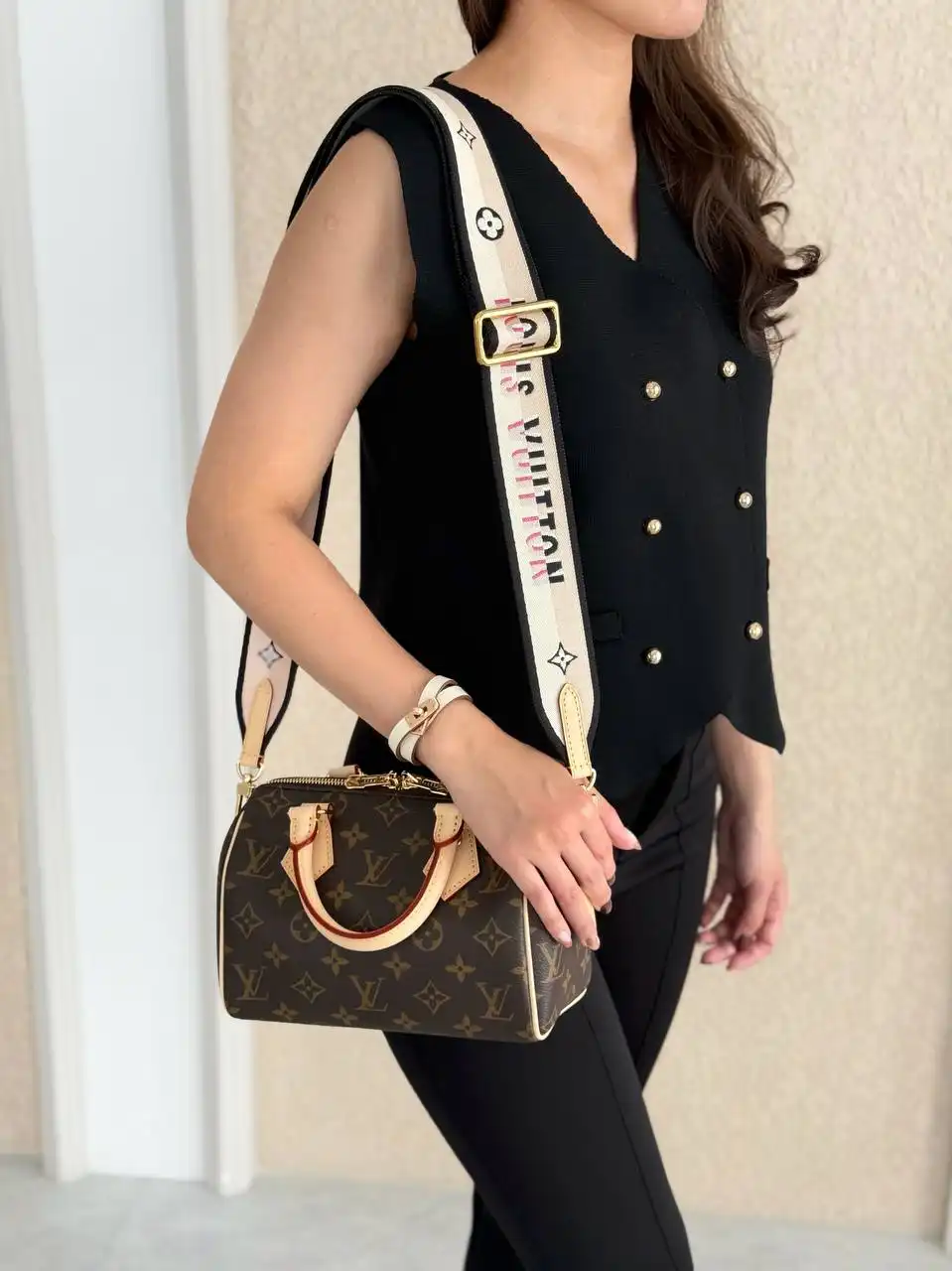 LV Speedy Bandouliere 20 Monogram Noir Strap - photo 3