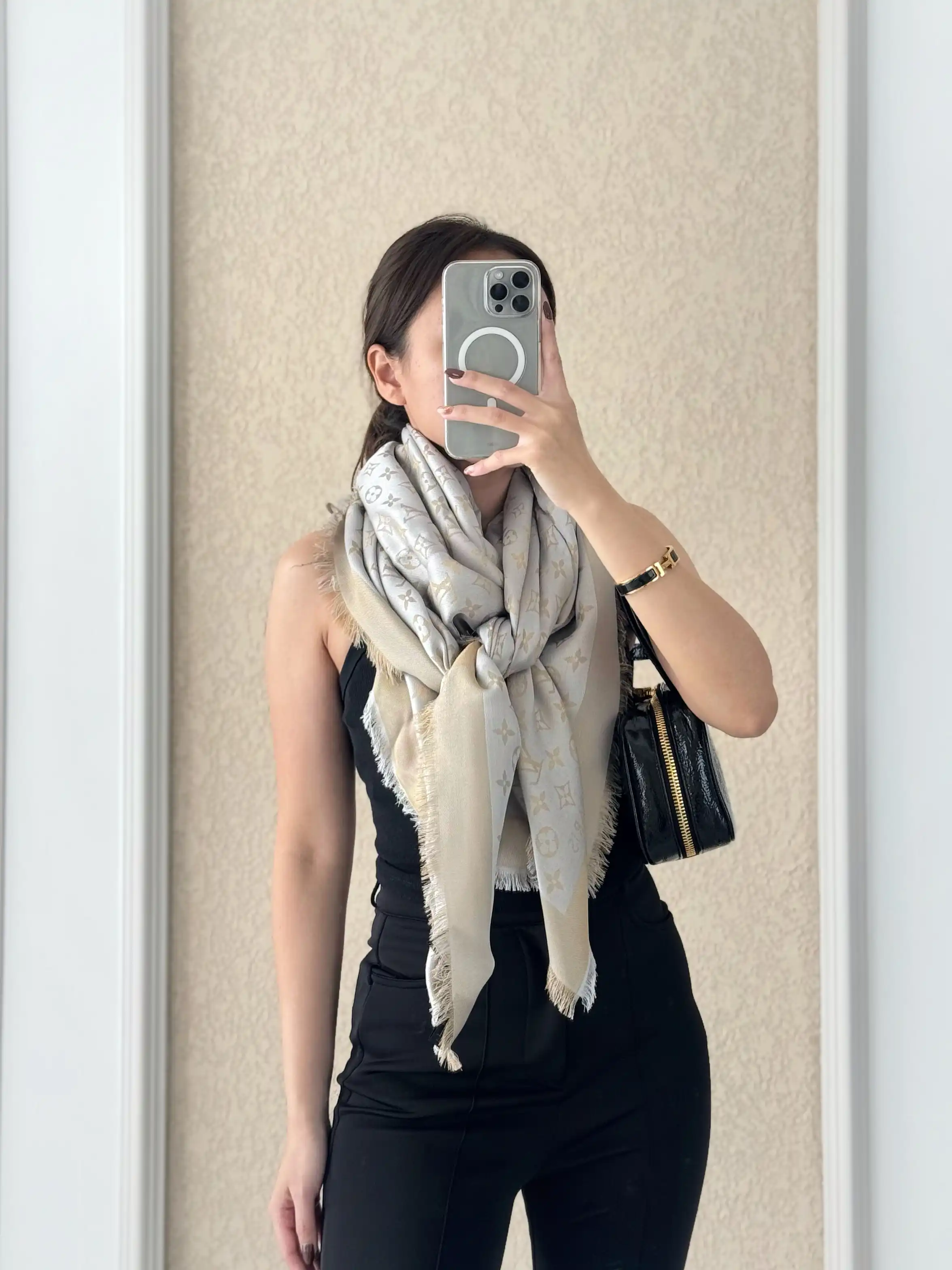 LV Monogram Shine Shawl / Scarf Greige - photo 3