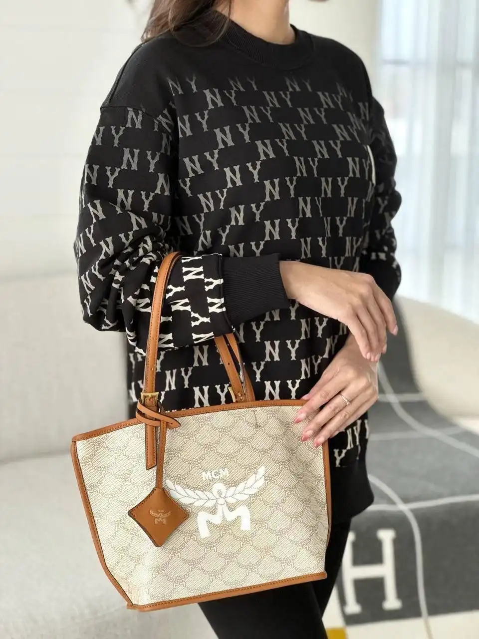 MCM Mini Lauretos Himmel Shopper Bag Beige Oatmeal - photo 3