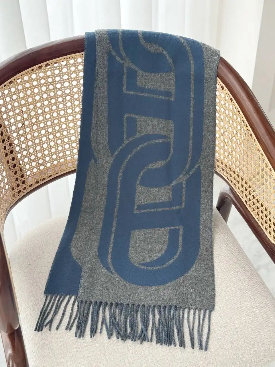 Hermes Hermes Maillons TGM Scarf Gris Chine / Bleu Turquin