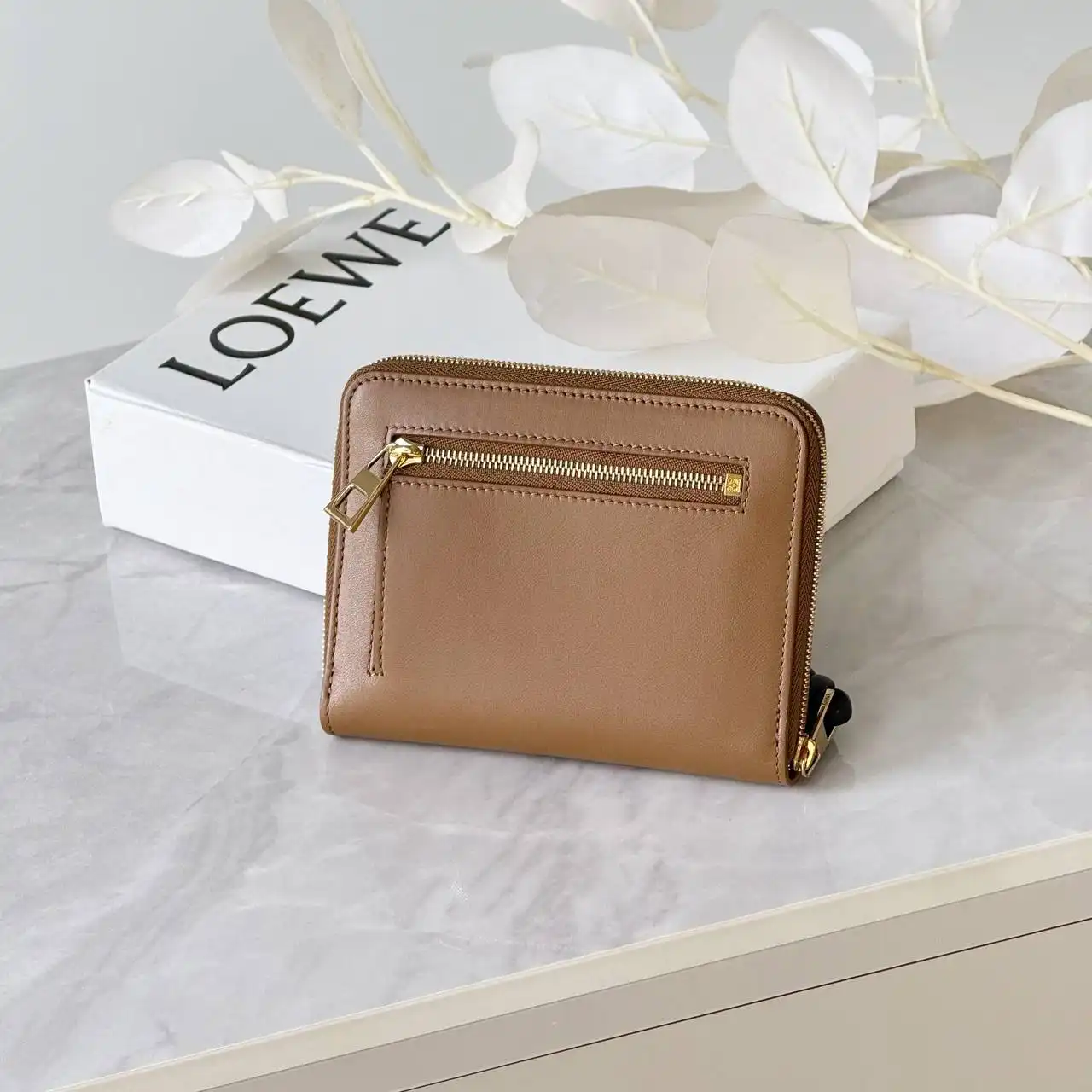 LOEWE Loewe Knot Compact Zip Around Wallet in Oak & Black