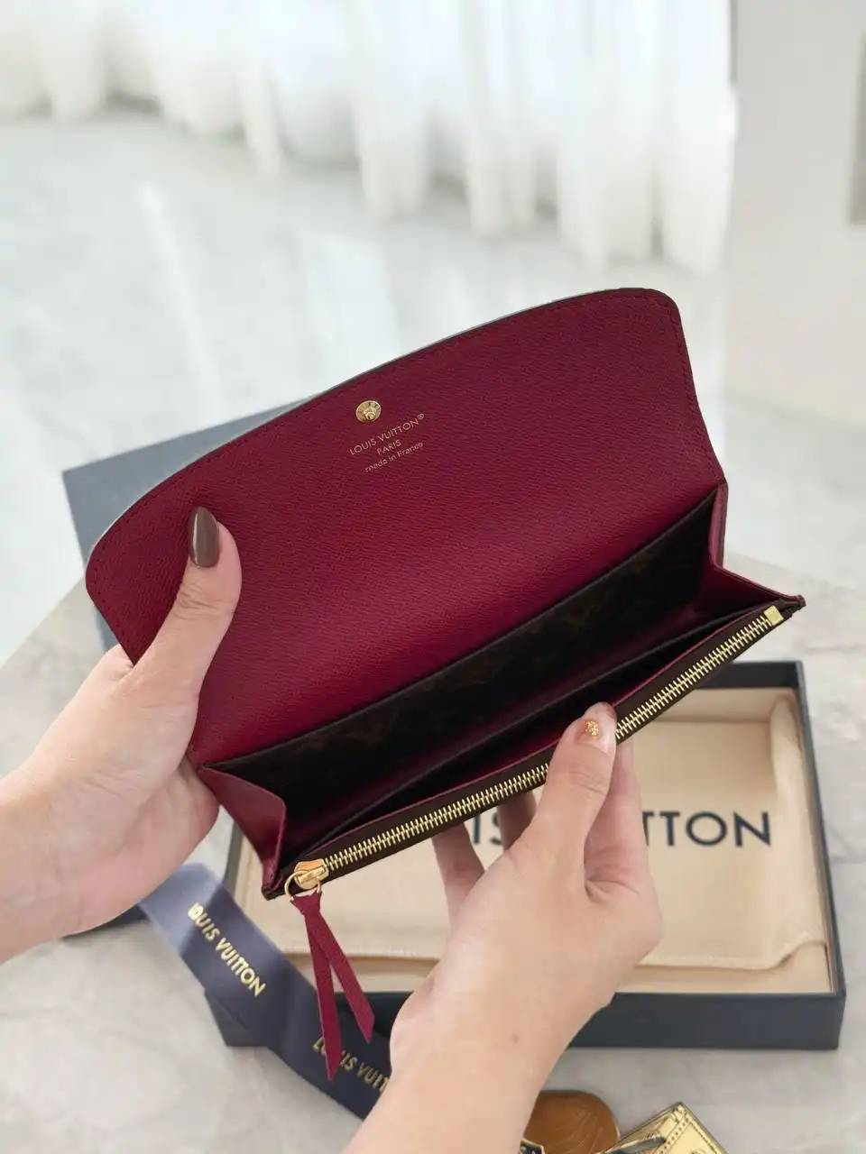 LV Emilie Wallet Monogram - photo 3