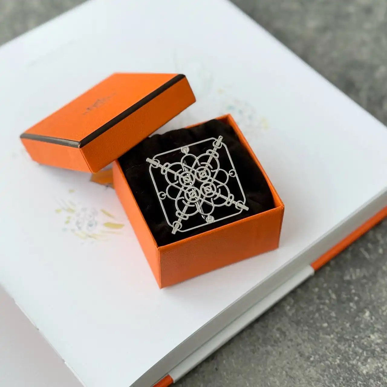 Hermes Hermes Scarf Ring Eperon dOr Cisele Scarf Ring PHW