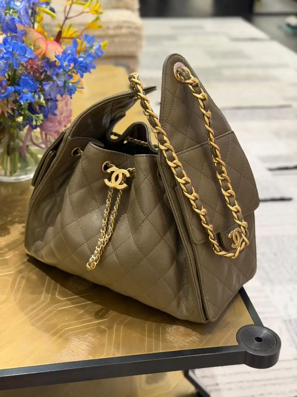 Chanel 25 / C25 Small Khaki Caviar GHW - photo 3