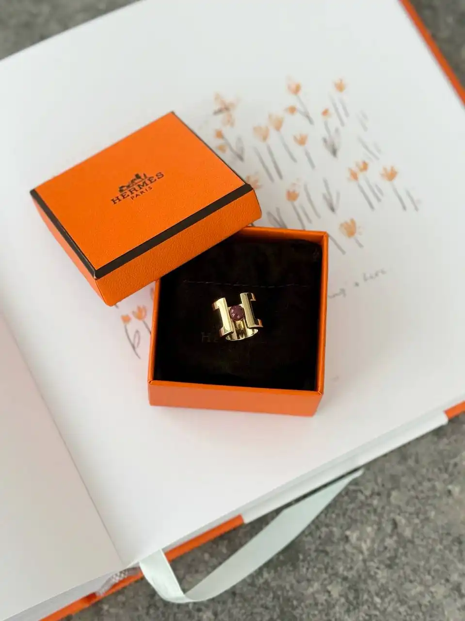 Hermes Hermes Mini H Perle Twilly ring GHW / Rouge H