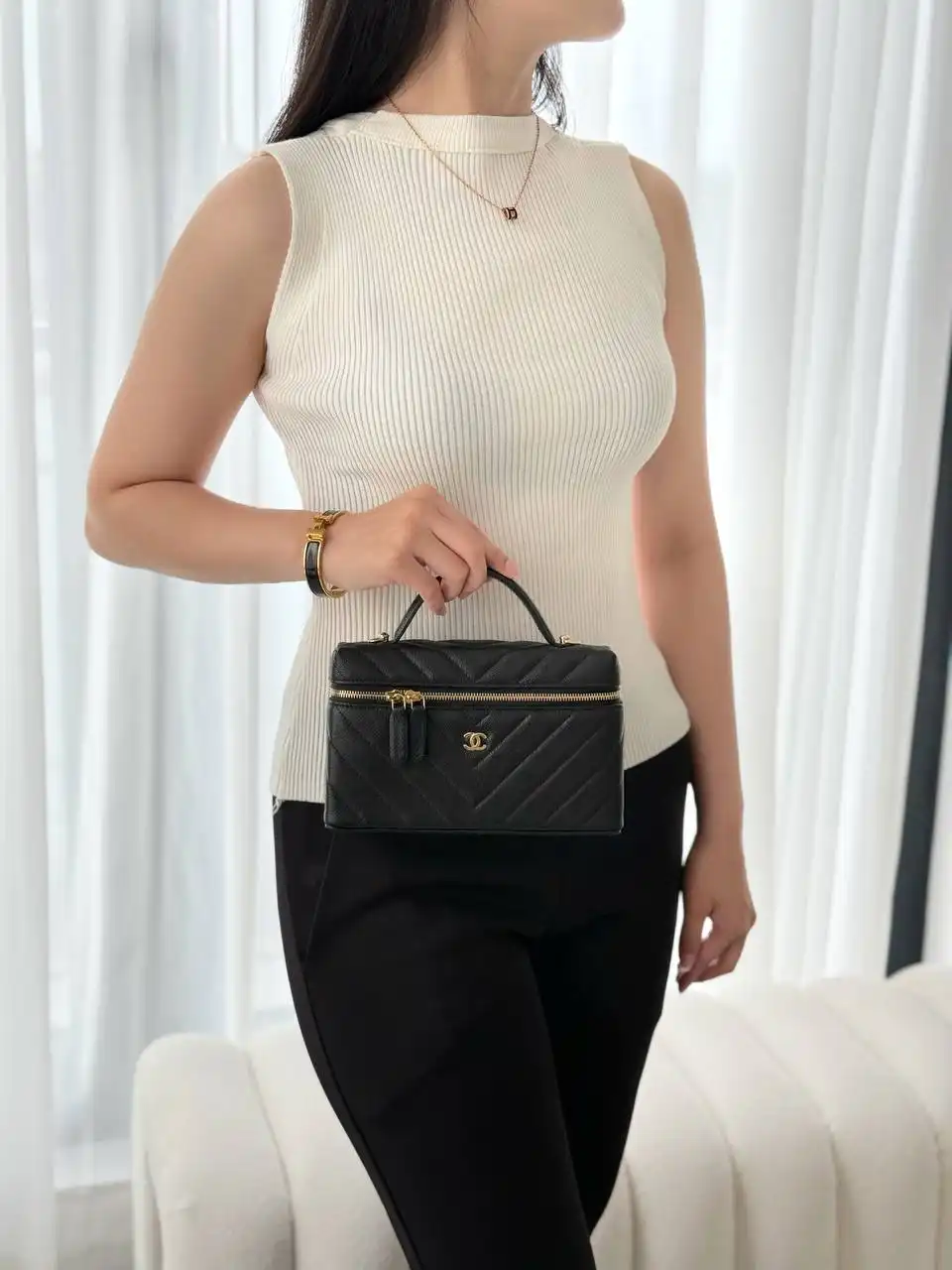 Chanel Vanity Clutch Top Handle Chevron Black Caviar GHW - photo 4