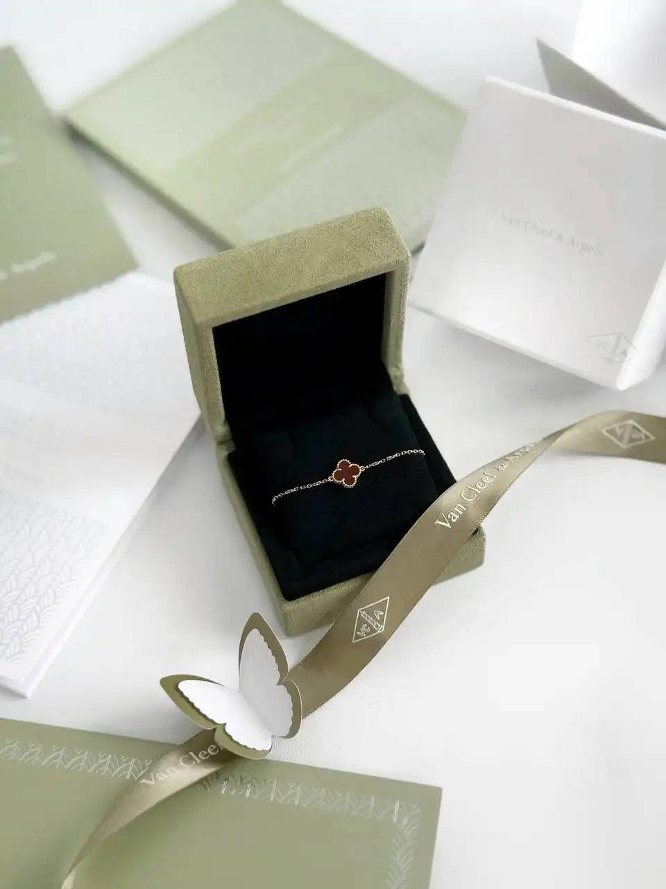 Van Cleef & Arpels Van Cleef & Arpels / VCA Carnelian Rose Gold Sweet Bracelet