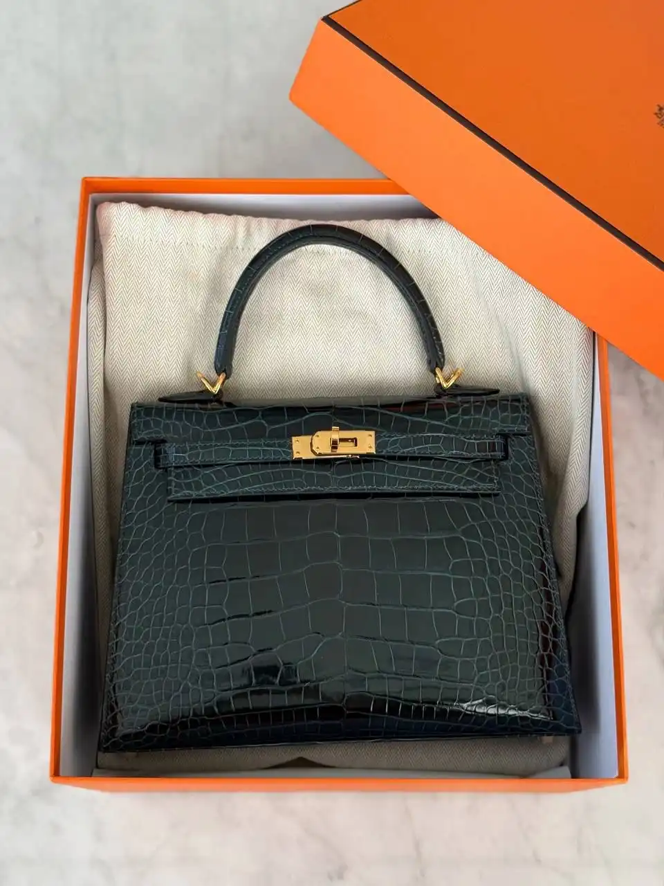 Hermes Hermes Kelly 25 / K25 Croco Alligator Shiny Vert Cypress Stamp W 2026