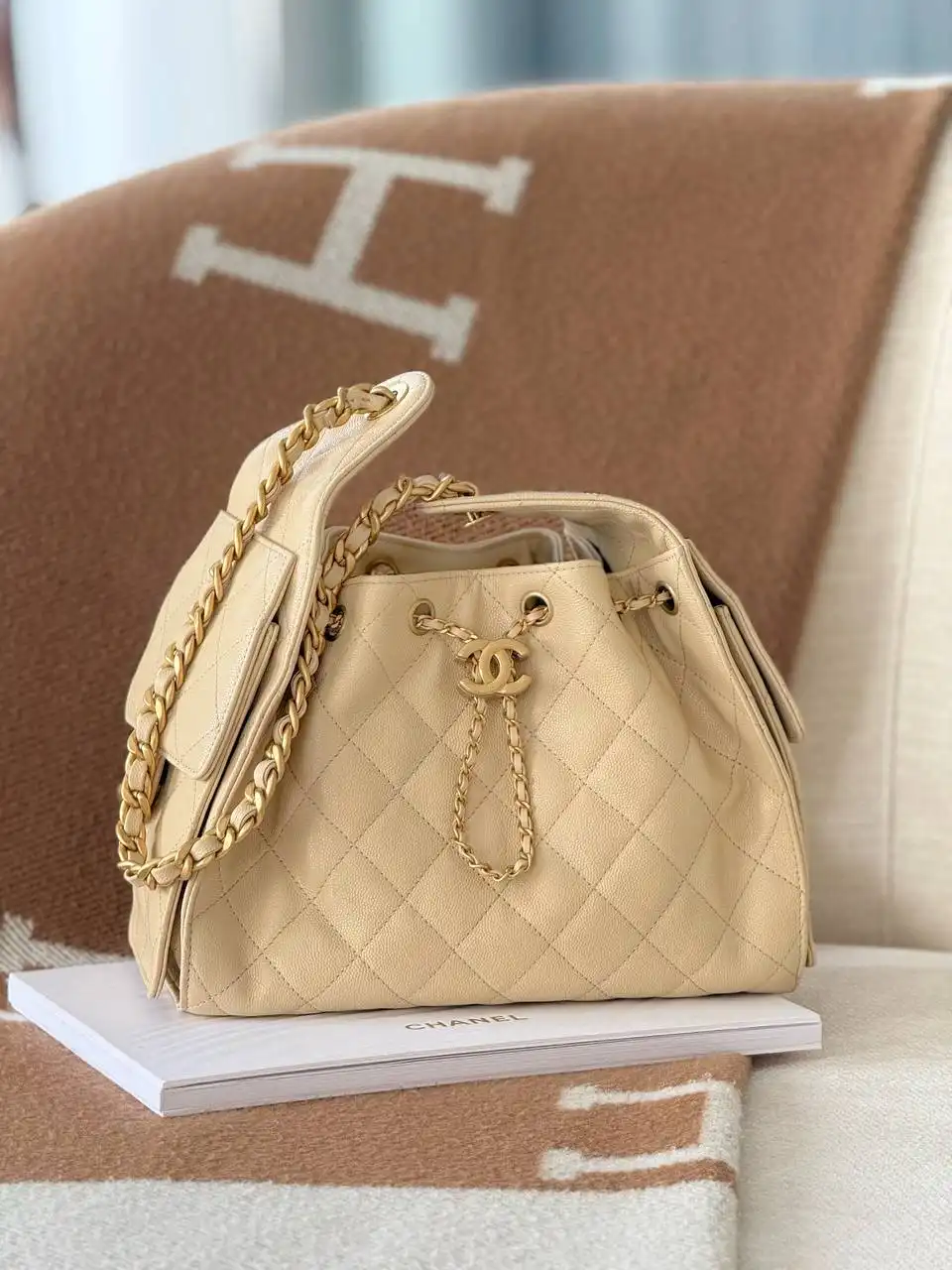 CHANEL Chanel 25 / C25 Small Beige 2026 GHW