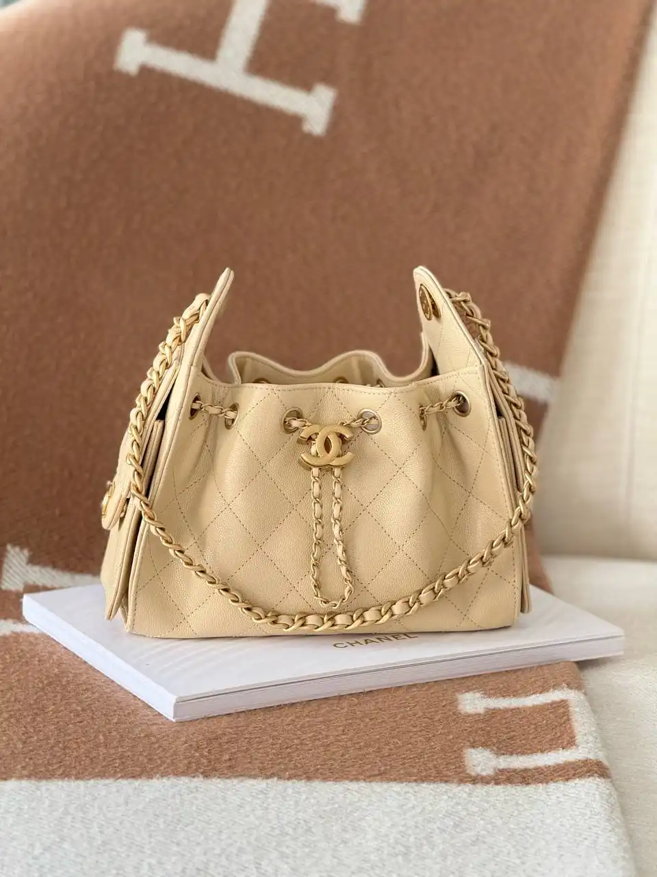 CHANEL Chanel 25 / C25 Mini Beige Caviar 2026 GHW