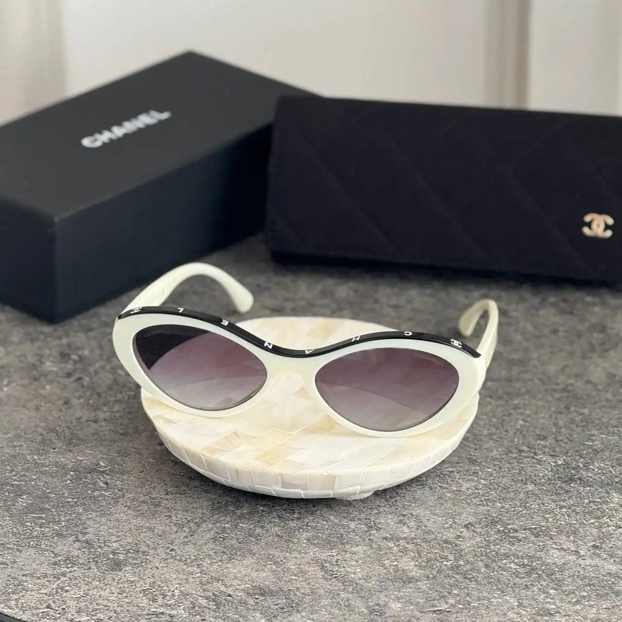 CHANEL Chanel Oval Sunglasses In White-Black Acetate Frame With Gray Polarized Gradient Lenses