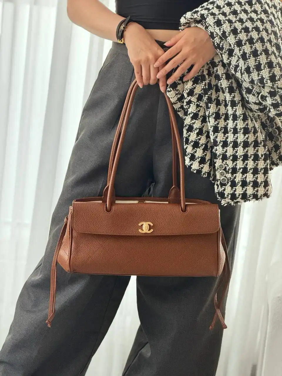 Chanel Baguette East West Tote Bag Small Caramel GHW - photo 3