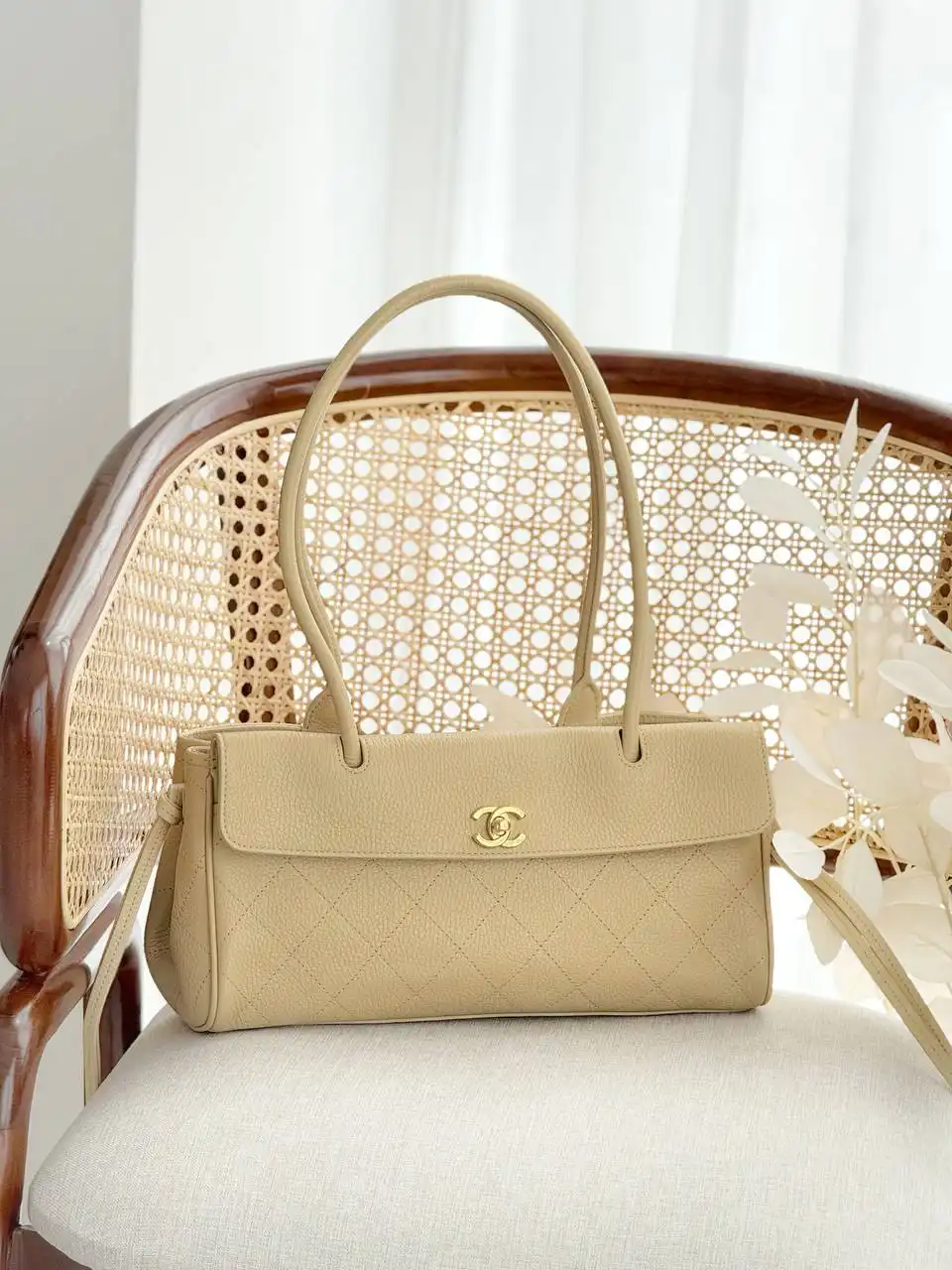 Chanel Baguette East West Tote Small Bag Beige - photo 3