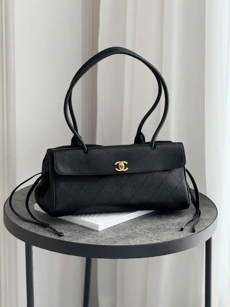CHANEL Chanel East West Tote Small Black