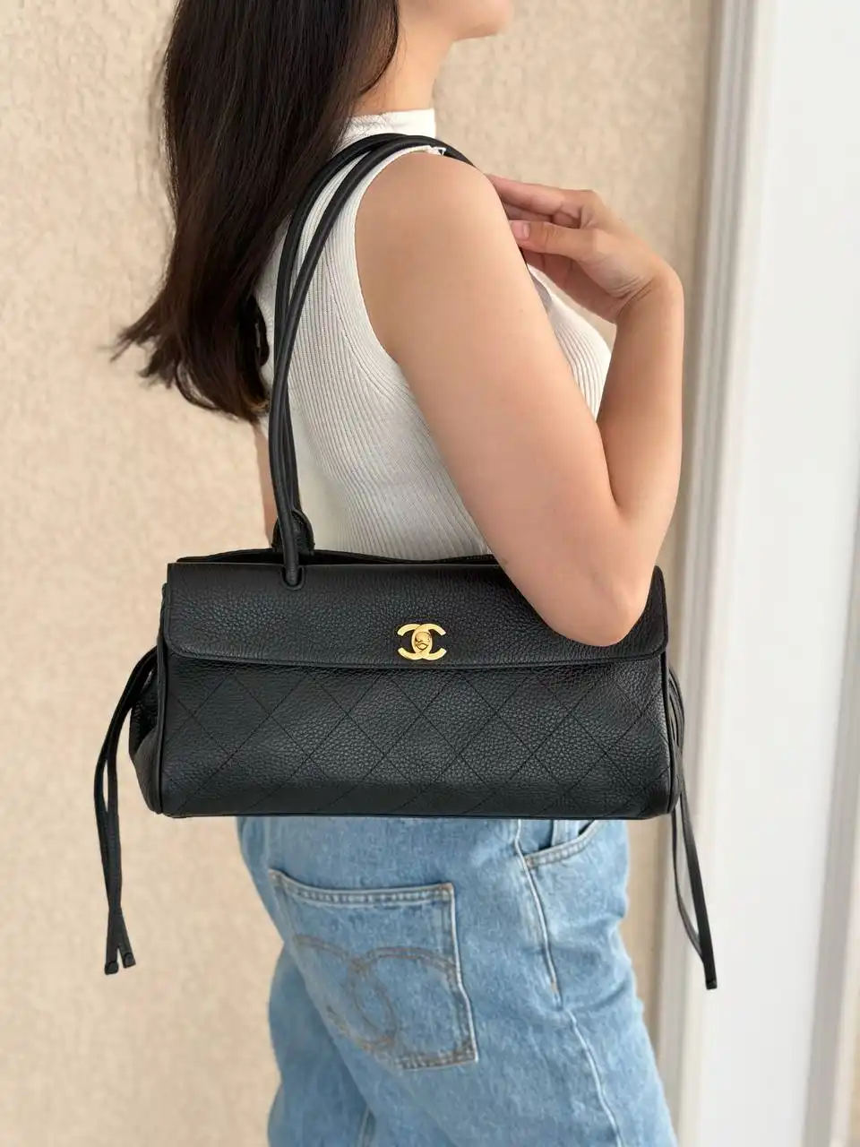 CHANEL Chanel East West Tote Small Black