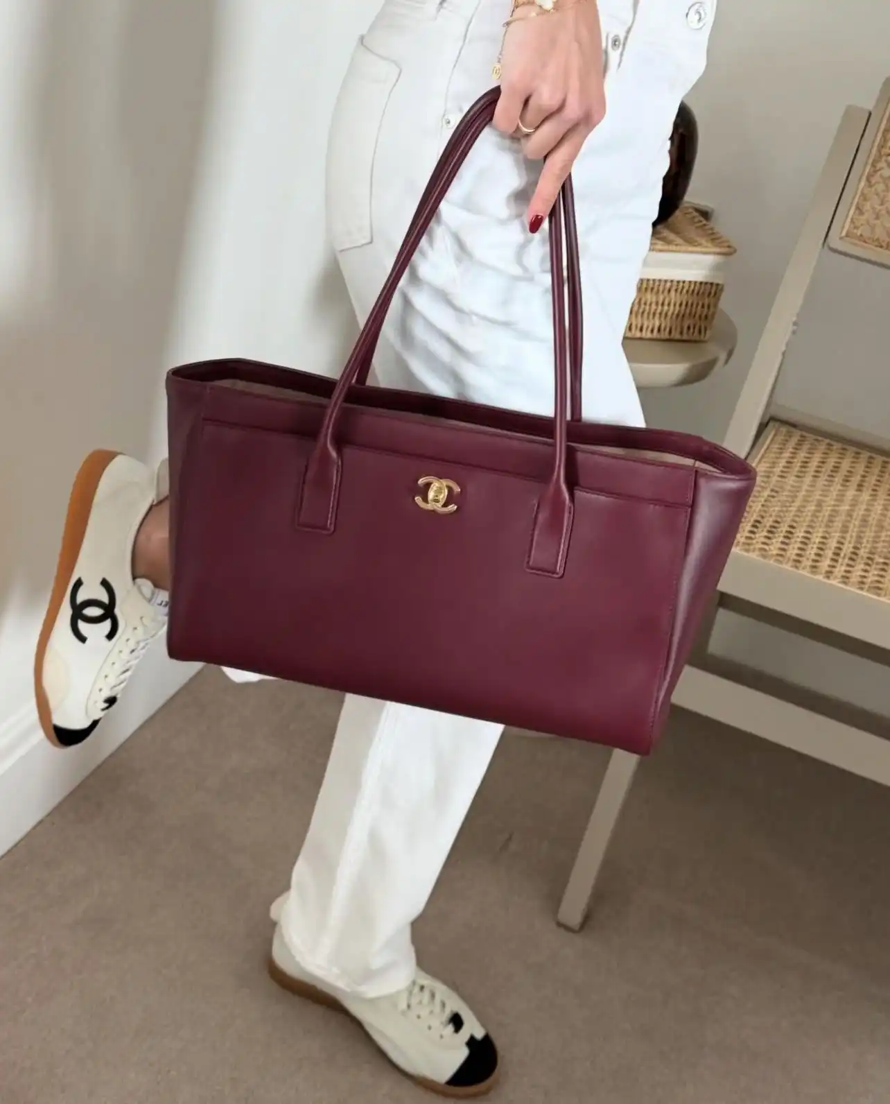 Chanel Executive Tote Regular Burgundy GHW - photo 10