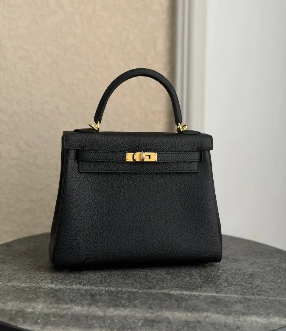Hermes Hermes Kelly 25 / K25 Togo Black GHW