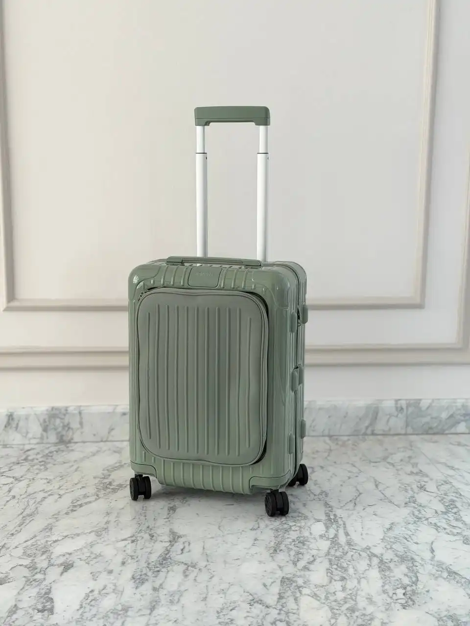 Rimowa Rimowa Essential Sleeve Cabin Regular