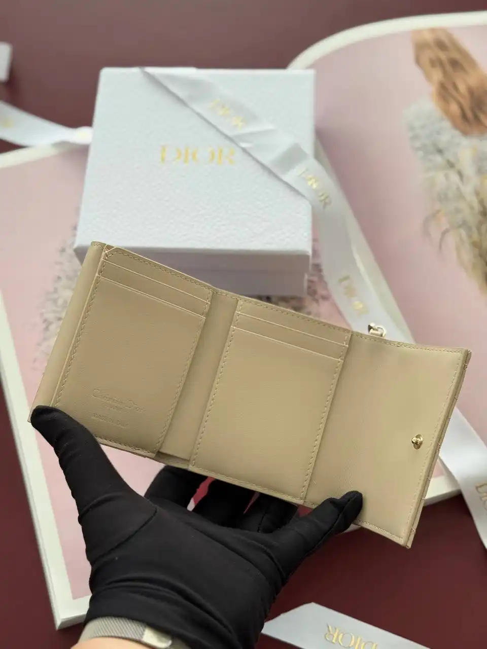 DIOR Lady Dior Lotus Wallet Patent Powder Beige - photo 3