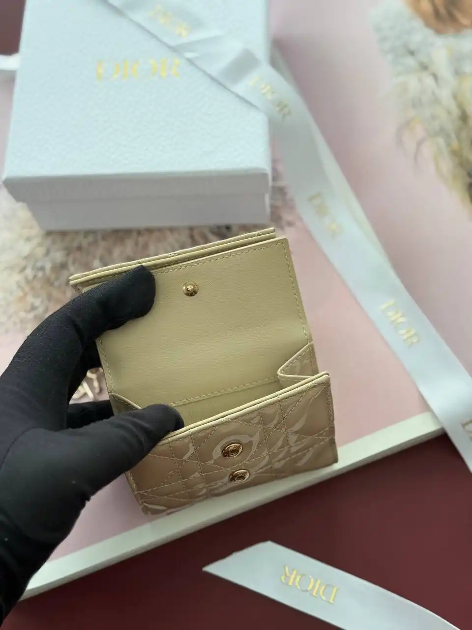 DIOR Lady Dior Lotus Wallet Patent Powder Beige - photo 5