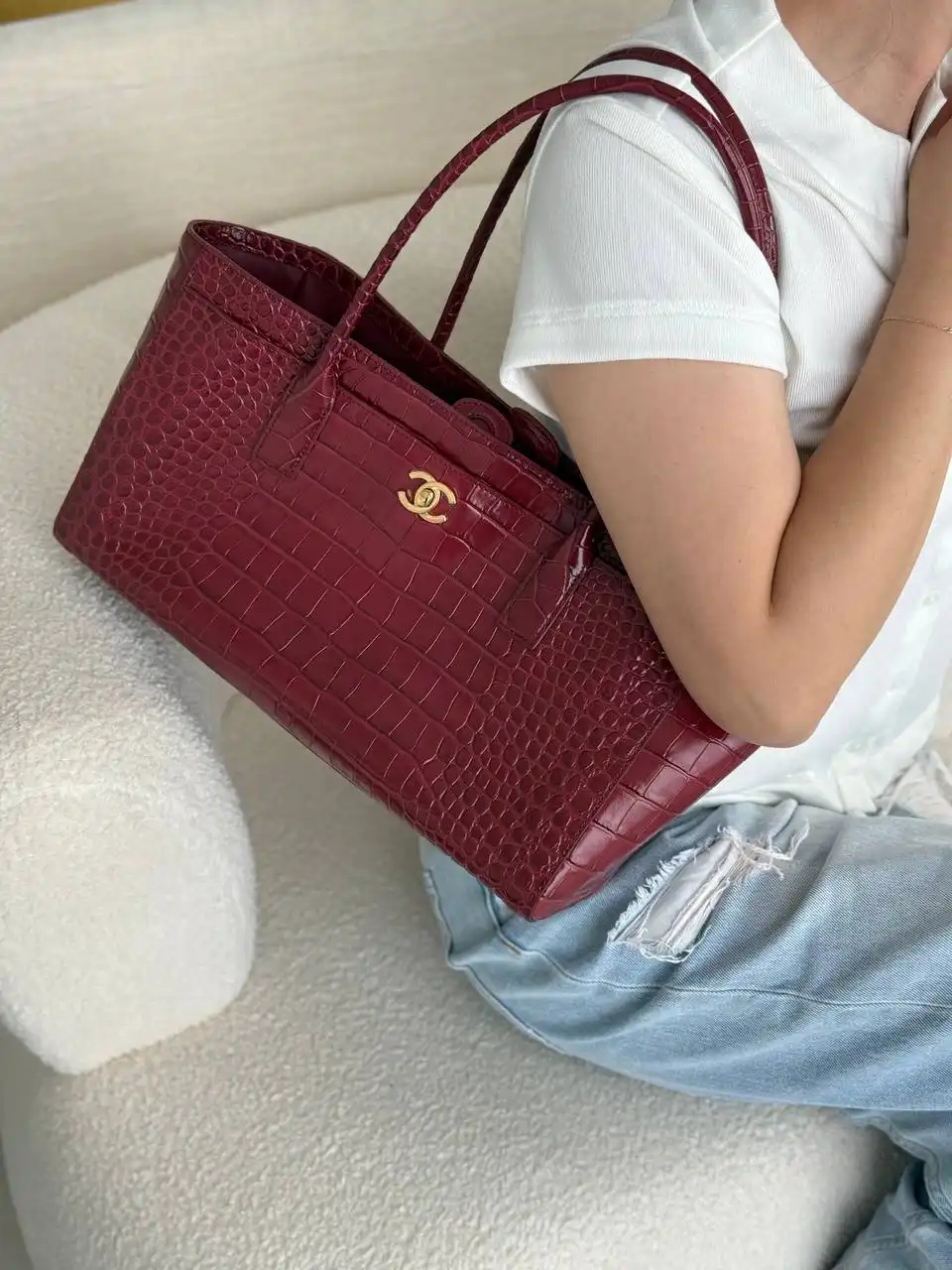 Chanel Executive Tote-Embossed Red 2026 GHW - photo 3