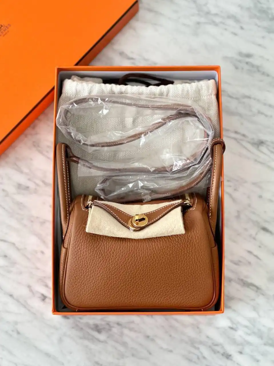 Hermes Hermes Mini Lindy Gold GHW