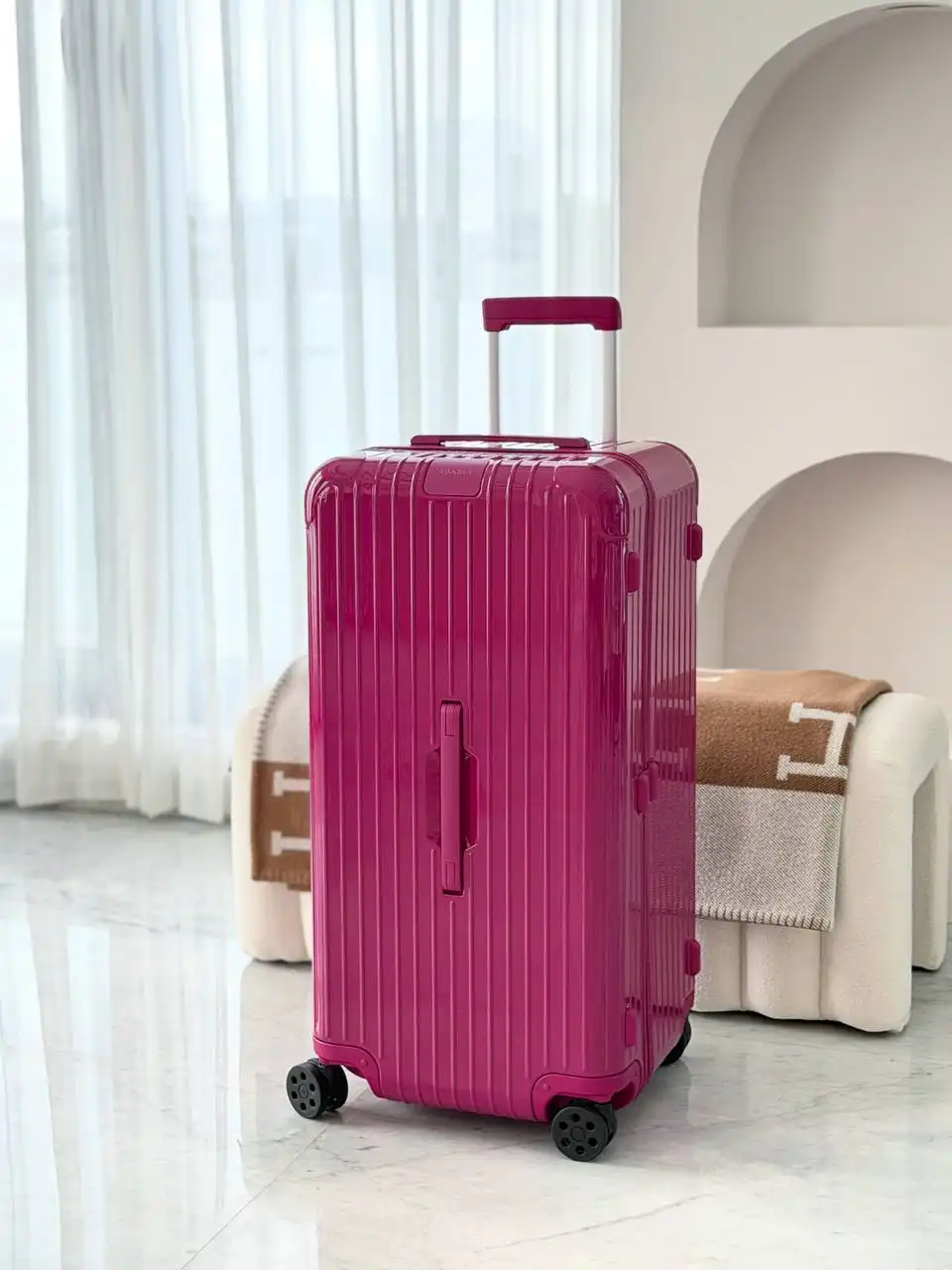 Rimowa Rimowa Essential Trunk Plus Gloss Magenta Purple