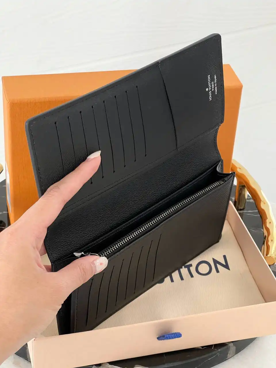 LV Brazza Wallet Monogram Eclipse - photo 3