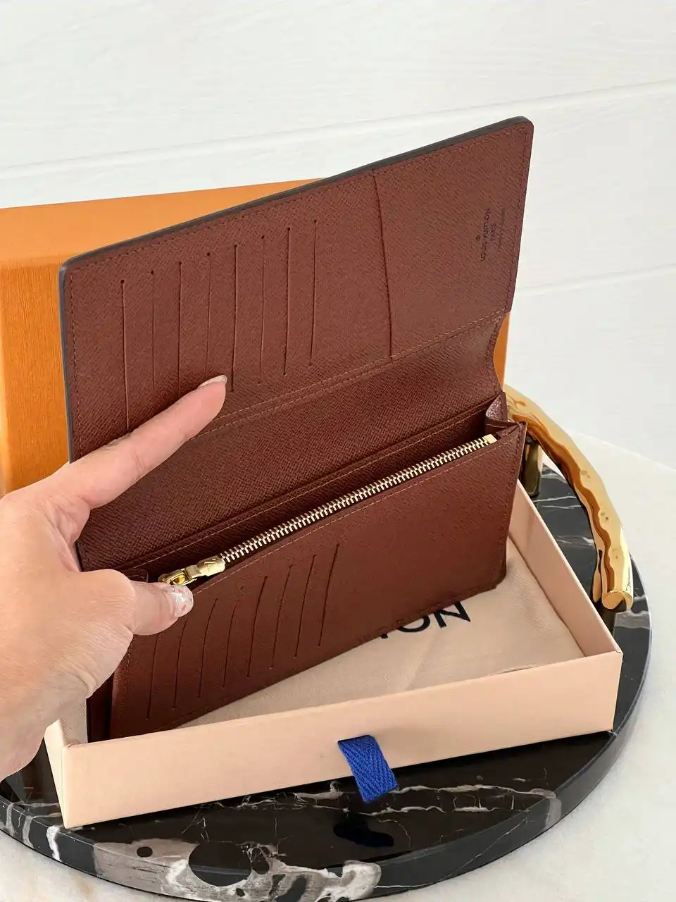 LV Brazza Wallet Monogram Brown - photo 3