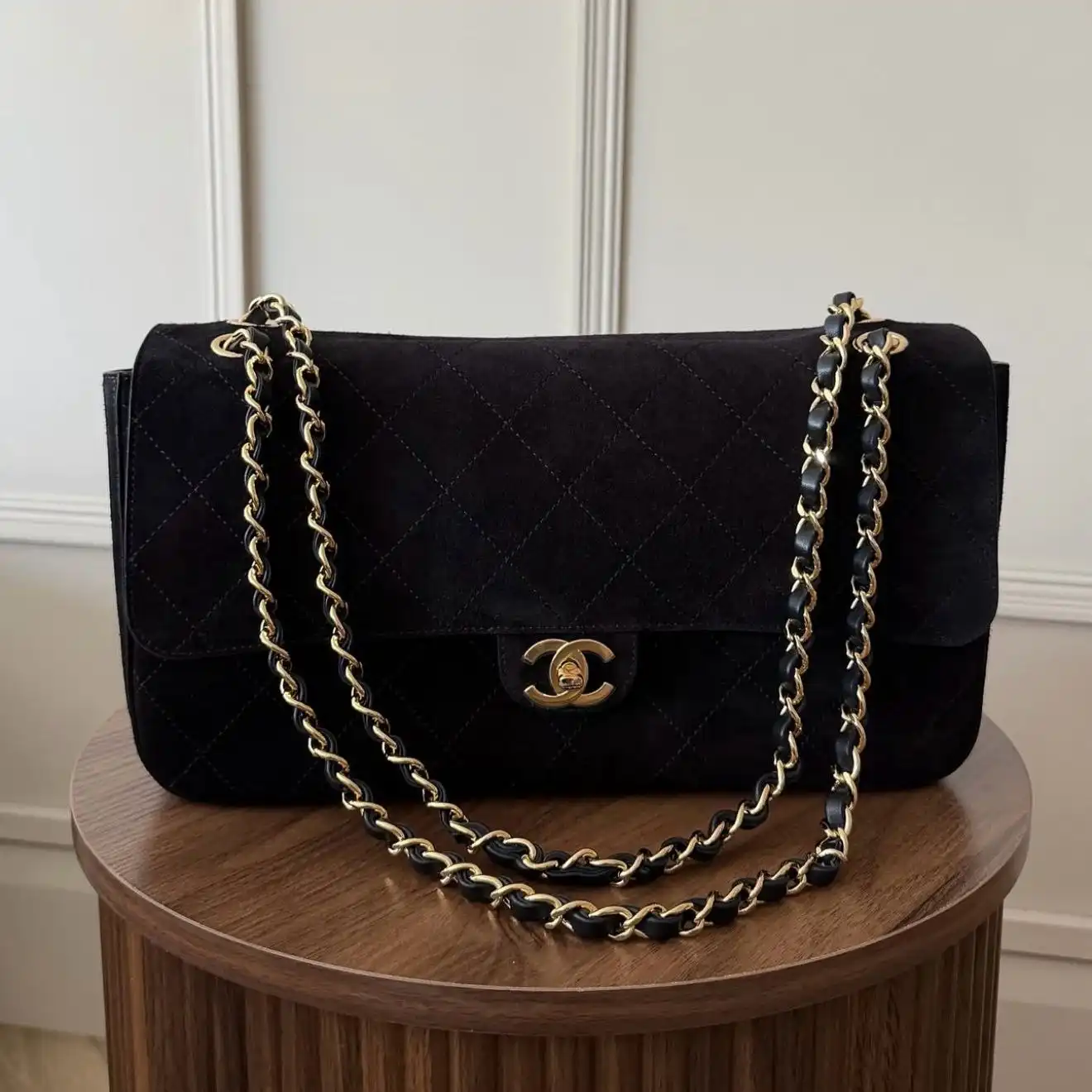 Chanel Maxi Flap XL Velvet Black GHW 32cm - photo 3