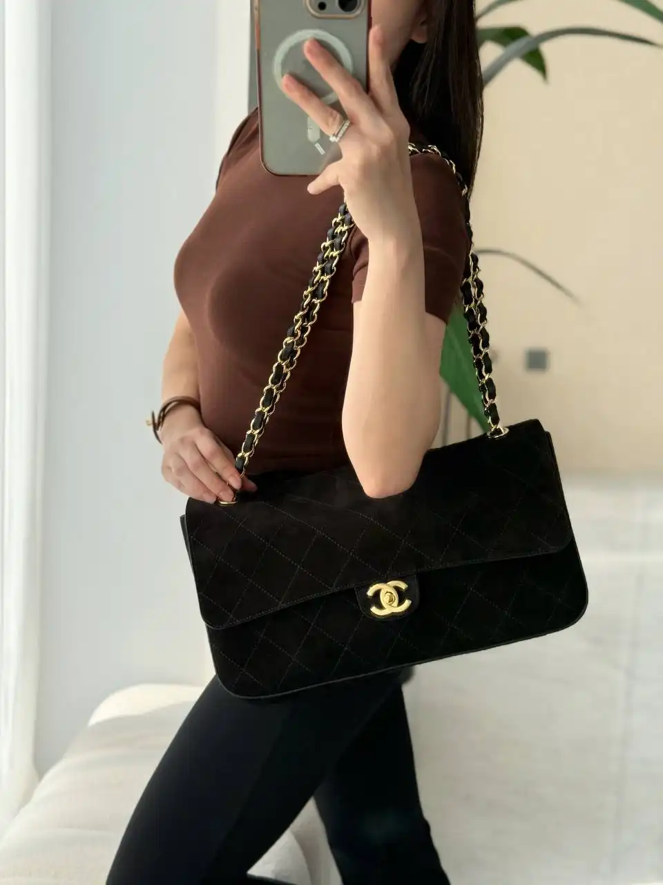 Chanel Maxi Flap XL Velvet Black GHW 32cm - photo 6