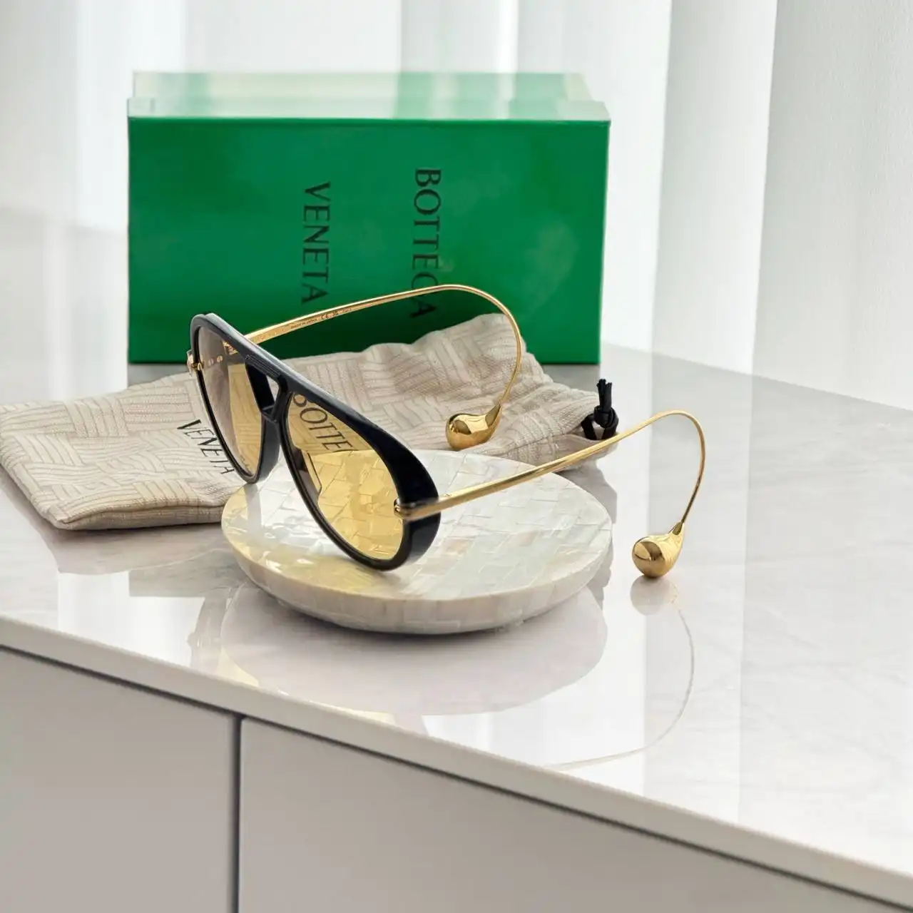 Bottega Veneta Bottega Veneta Drop Aviator Sunglasses Black / Yellow