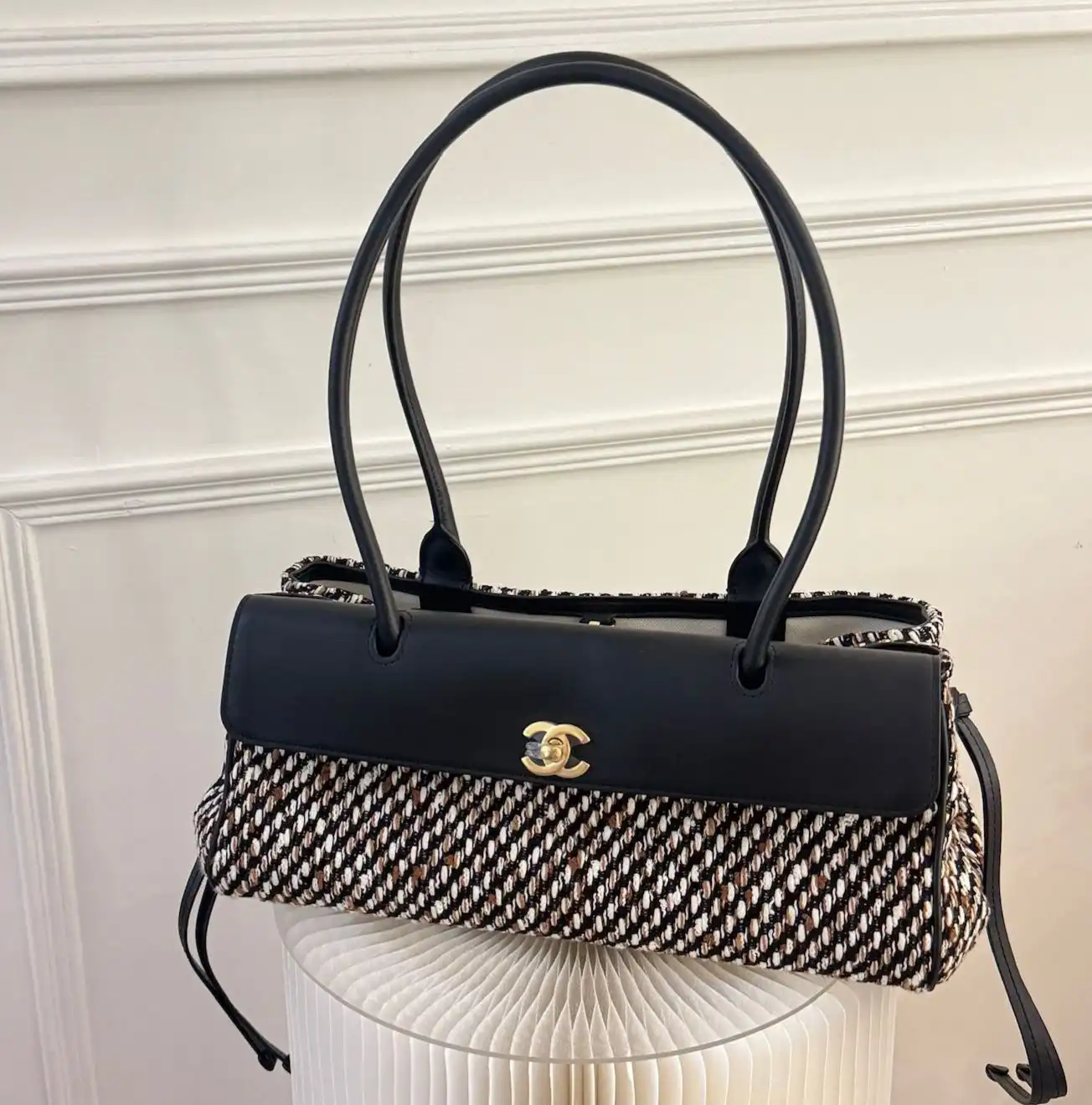 Chanel Baguette East West Tote Small Tweed Black White - photo 4