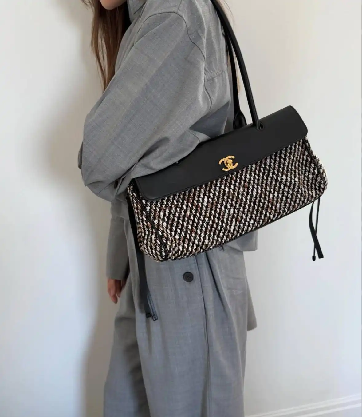Chanel Baguette East West Tote Small Tweed Black White - photo 10