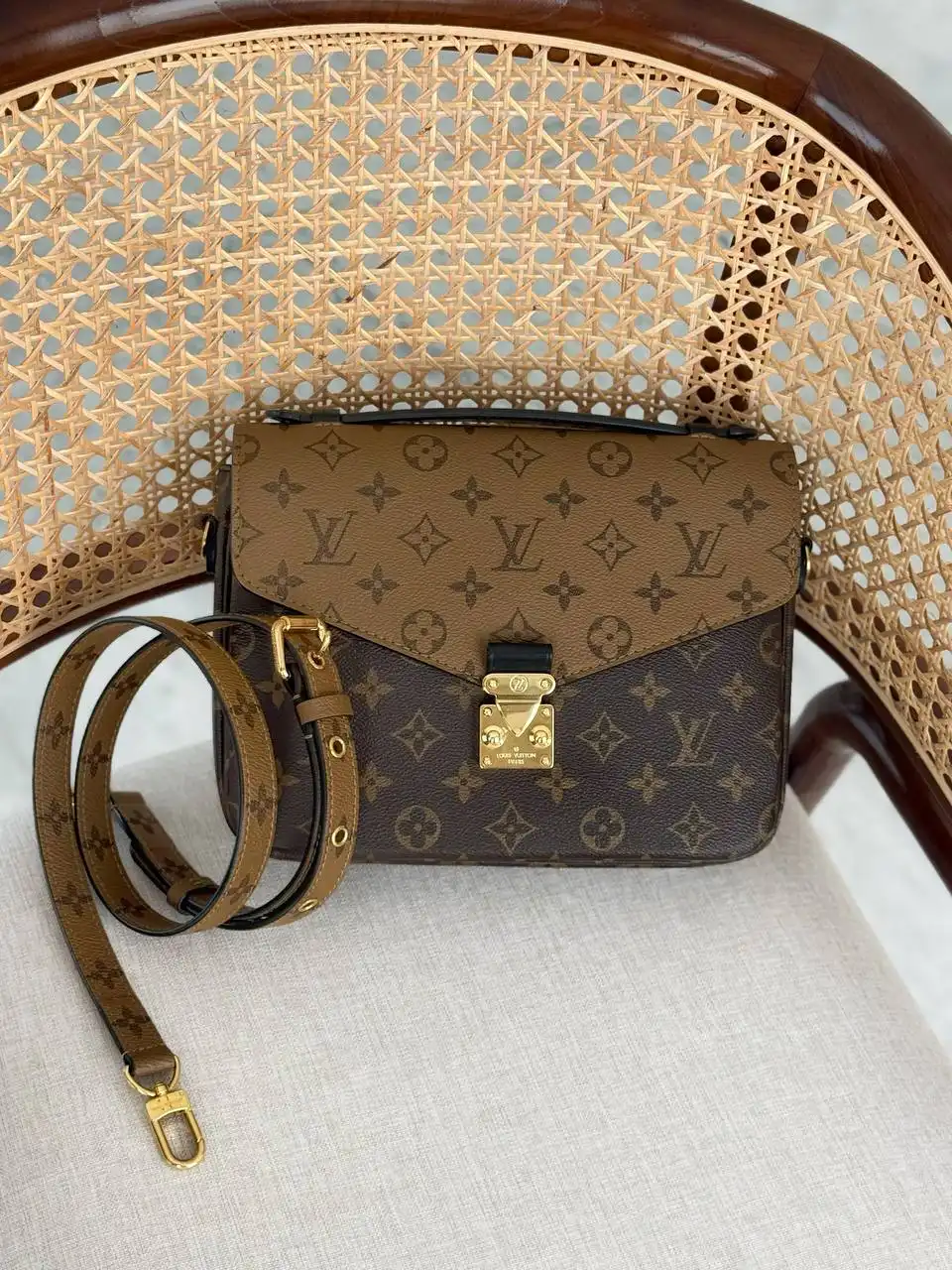 Louis Vuitton Preloved LV Pochette Metis Monogram Reverse