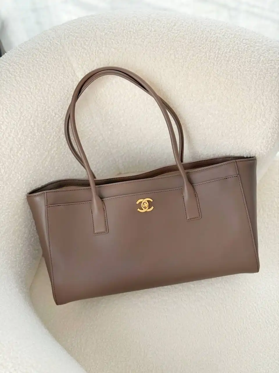 CHANEL Chanel Executive Tote Brown / Etoupe / Khaki GHW