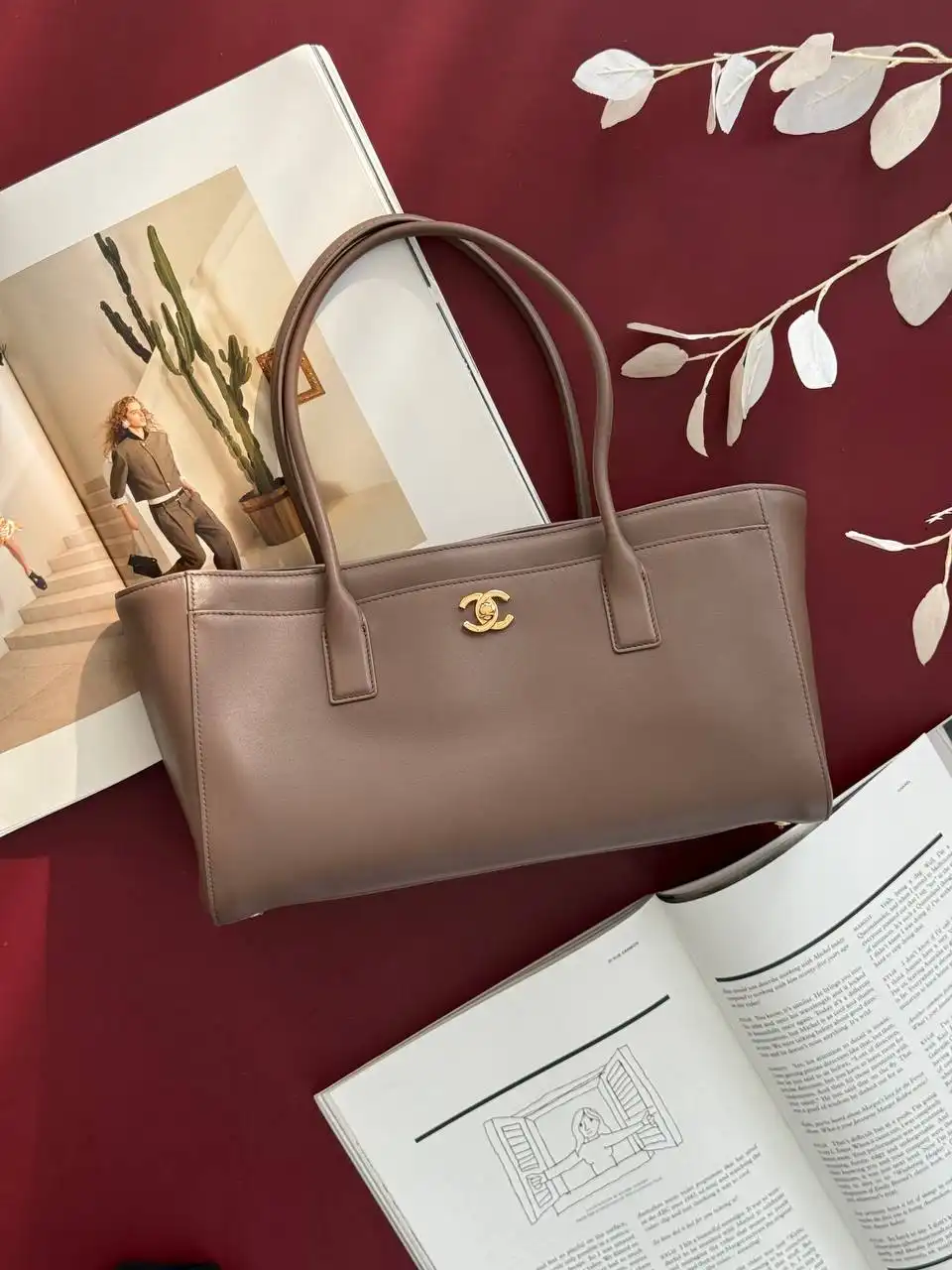 CHANEL Chanel Executive Tote Brown / Etoupe / Khaki GHW