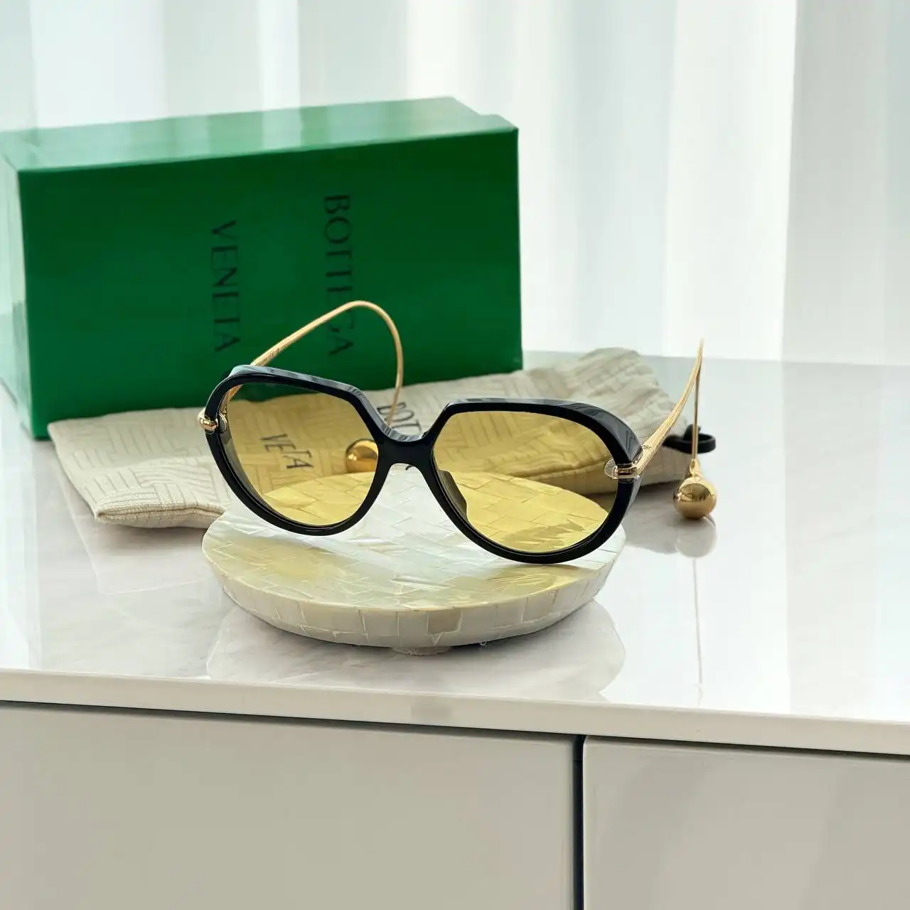 Bottega Veneta Bottega Veneta Squared Drop Aviator Sunglasses Black / Yellow