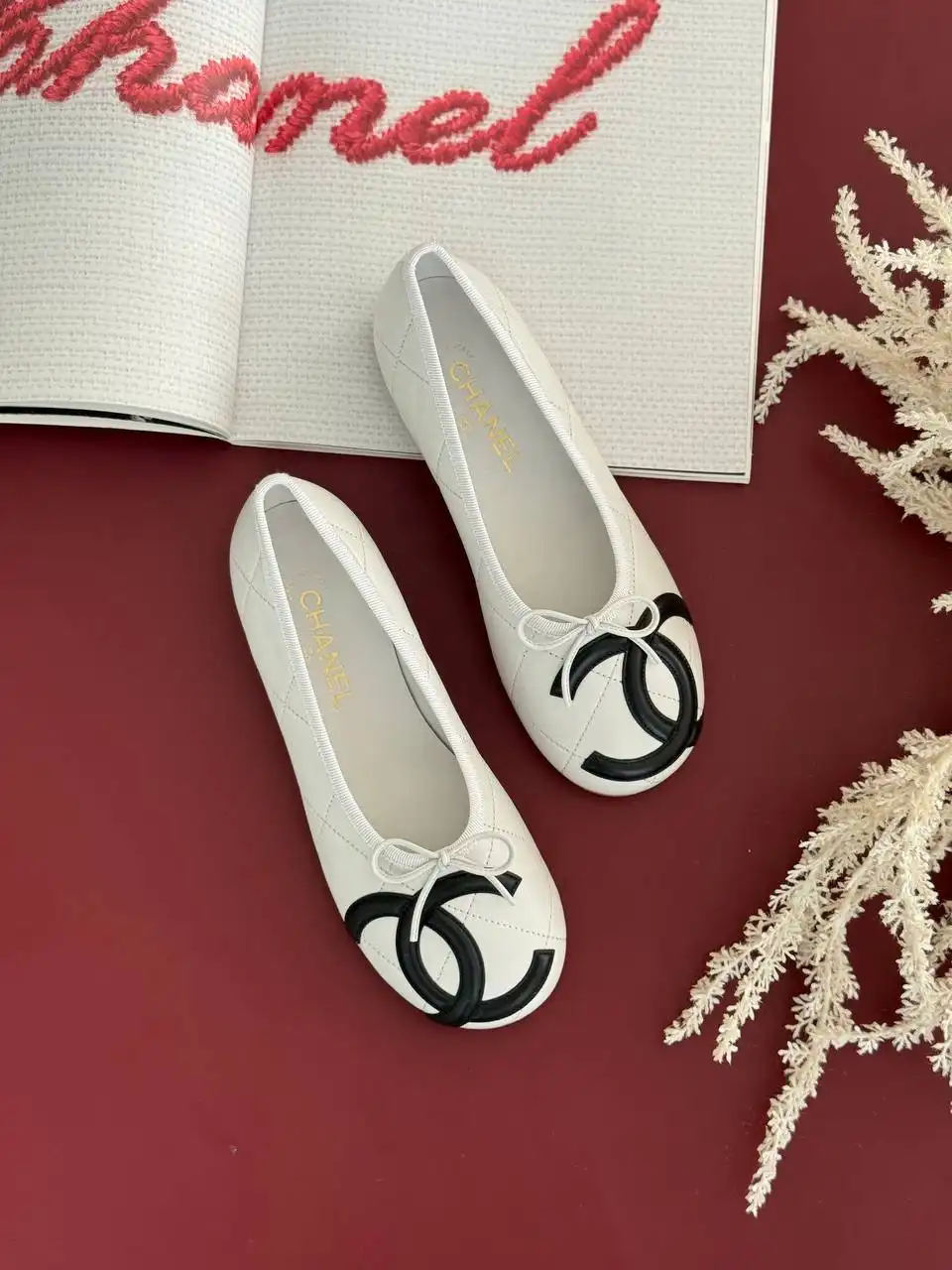 CHANEL Chanel Cambon Flats Ballerine White