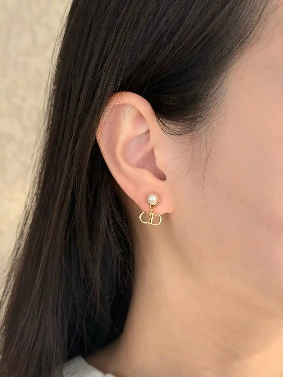 DIOR DIOR CD Bow Earrings Gold Metal and Iridescent Pink Pearls