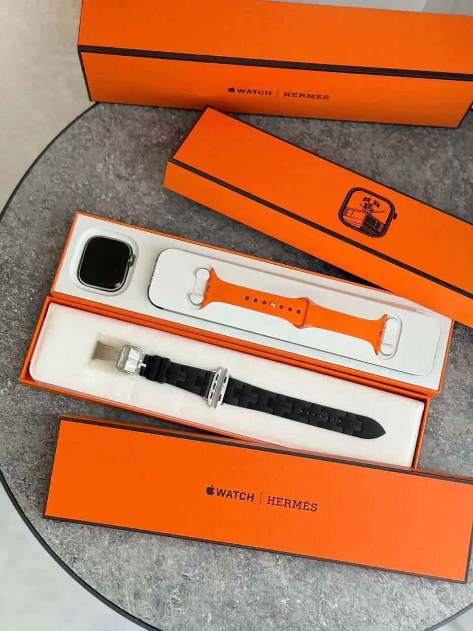 Hermes Apple Watch Series 11 42 mm - Silver - Strap Orange - Strap Rubber Black