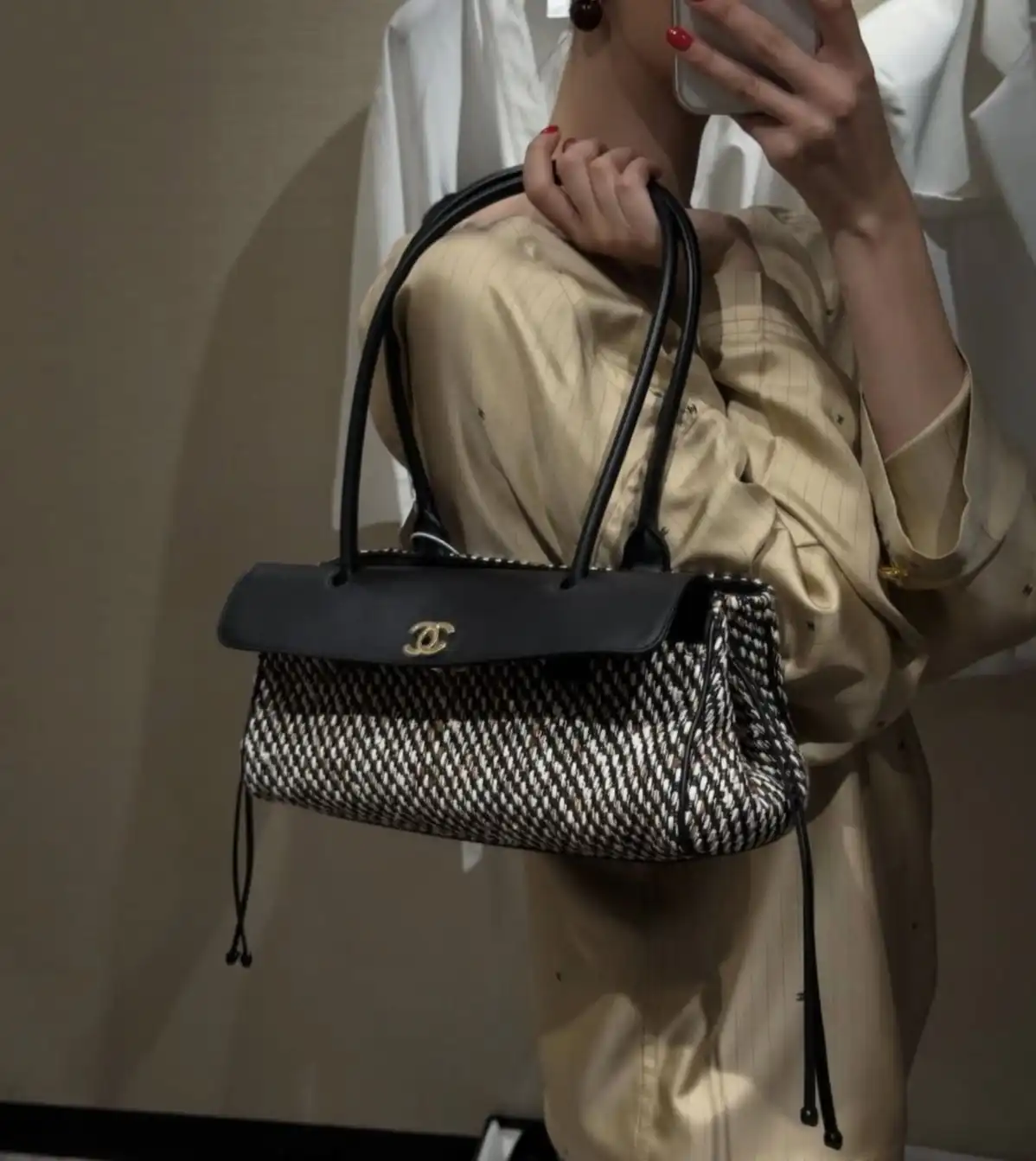 Chanel Baguette East West Tote Small Tweed Black White - photo 13