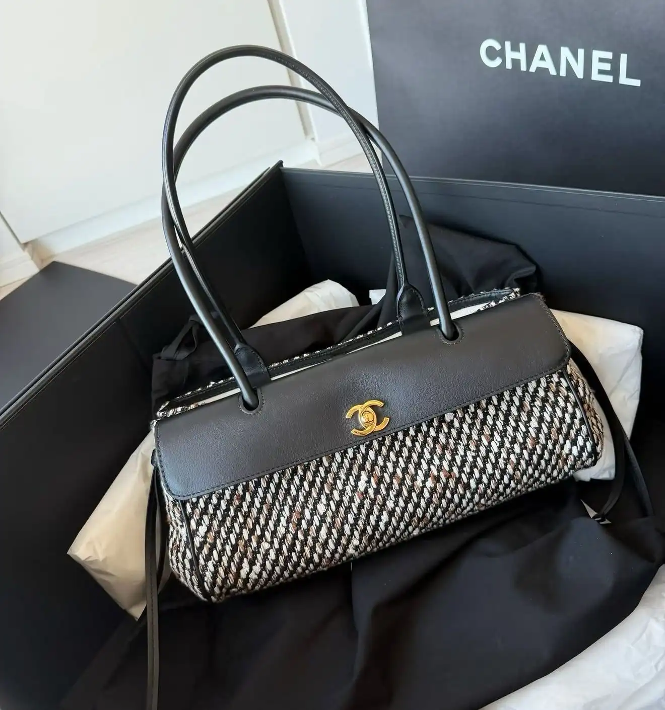 Chanel Baguette East West Tote Small Tweed Black White - photo 5