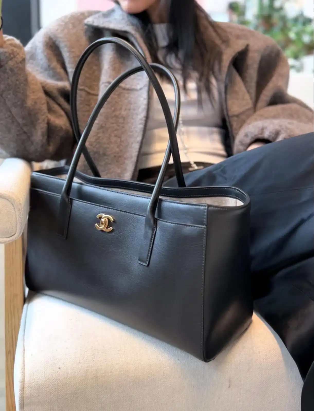 Chanel Executive Tote Black GHW - photo 3
